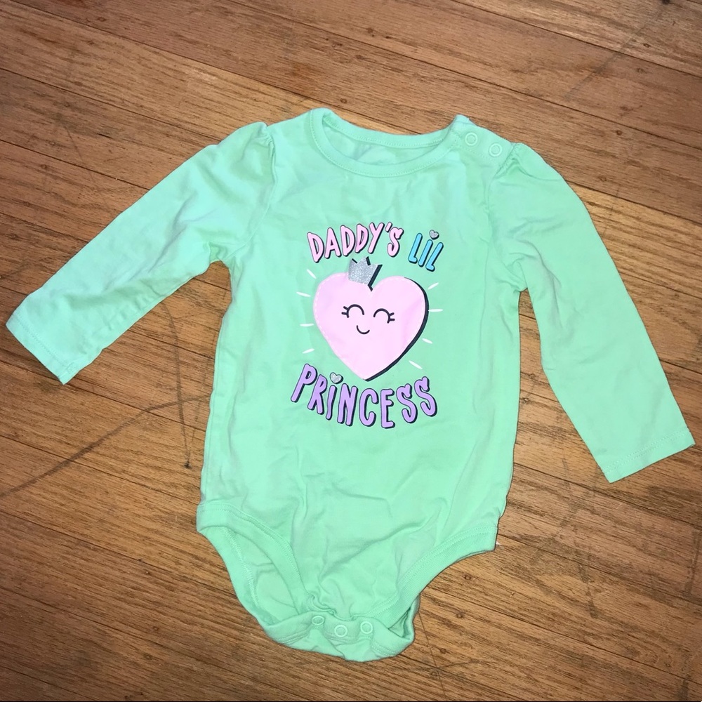 5/$15🌷 Daddy’s Lil Princess Onesie